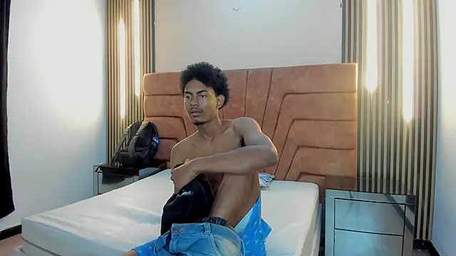 FYKMOR 1 online show from December 4, 2025, 7:46 pm