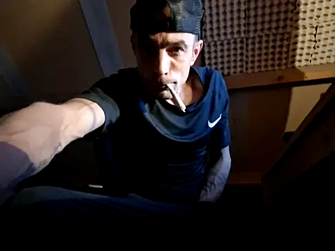 kompiee online show from October 1, 2025, 10:35 pm