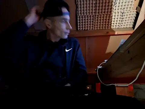 kompiee online show from October 23, 2025, 4:00 am