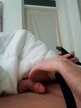 Snapshot of handsome8inchh chatting on March 3, 2026, 2:40 am handsome8inchh online show from March 3, 2026, 2:40 am