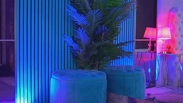 KendraMoon online show from December 4, 2025, 3:55 pm