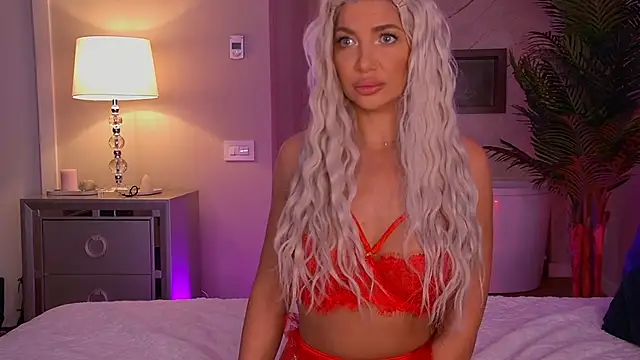 ElsaSinn online show from September 21, 2025, 3:33 am