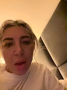 ElsaSinn online show from October 5, 2025, 2:24 am