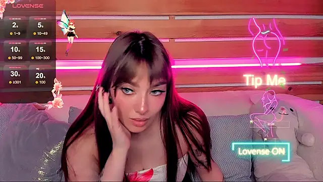 Emily Tylerr online show from October 7, 2025, 7:09 am