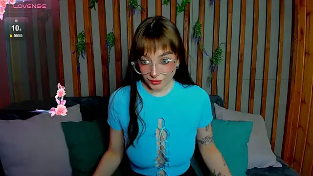 Emily Tylerr online show from October 4, 2025, 1:07 am