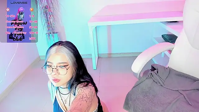 pinkk deemon online show from October 2, 2025, 1:36 pm