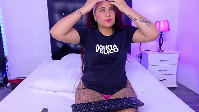 Snapshot of Little_molly18 chatting on October 15, 2025, 4:00 am Little molly18 online show from October 15, 2025, 4:00 am