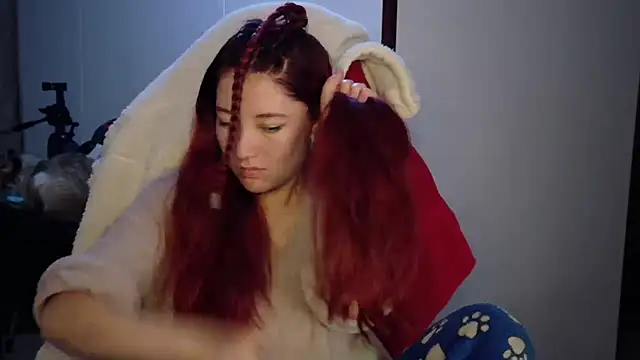 lunnaa  online show from October 24, 2025, 4:22 am