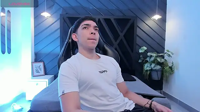 Eryonbradley online show from October 10, 2025, 11:49 pm