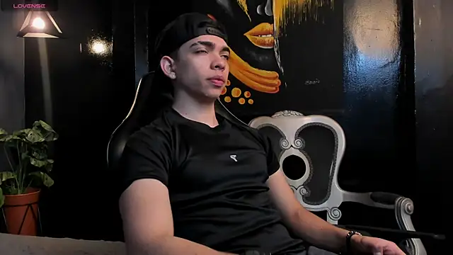 Eryonbradley online show from December 2, 2025, 11:23 am