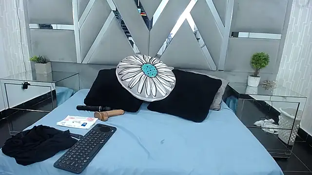 MonzerratBoyer online show from January 11, 2026, 7:21 pm