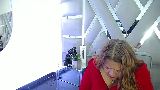 MonzerratBoyer online show from February 20, 2026, 7:05 pm