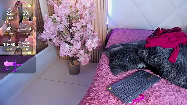 veronica hill  online show from June 24, 2026, 8:06 pm