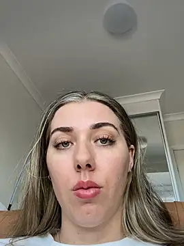 louiseberkeley online show from April 1, 2026, 2:24 am