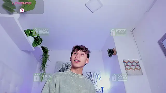 Snapshot of Twinkie_Hung chatting on November 19, 2025, 9:26 pm Twinkie Hung online show from November 19, 2025, 9:26 pm