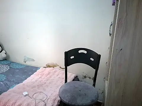 KUTTY MODEL online show from November 10, 2025, 4:12 pm