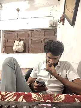 Snapshot of yashuuuu021 chatting on October 22, 2025, 4:28 pm yashuuuu021 online show from October 22, 2025, 4:28 pm