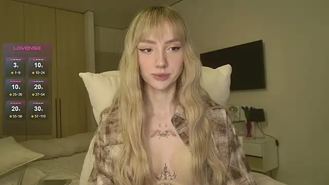 Lunainnk online show from March 17, 2026, 12:57 am