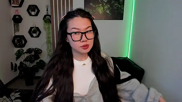 LunaPurrr online show from February 3, 2026, 3:15 am