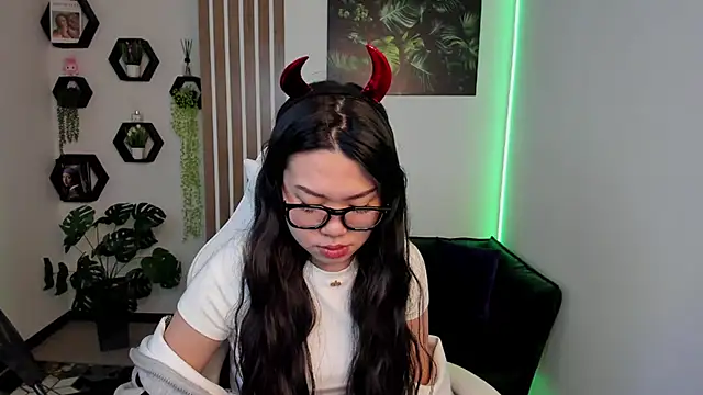 LunaPurrr online show from February 3, 2026, 12:21 am