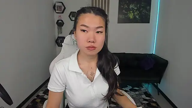 LunaPurrr online show from October 18, 2025, 2:35 am