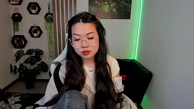 LunaPurrr online show from February 3, 2026, 6:40 am