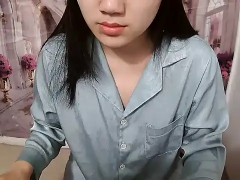 Snapshot of Linda-24 chatting on February 12, 2026, 12:32 am Linda-24 online show from February 12, 2026, 12:32 am