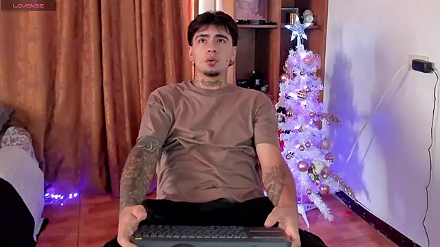 Snapshot of JamesDeker chatting on December 20, 2025, 12:52 pm JamesDeker online show from December 20, 2025, 12:52 pm