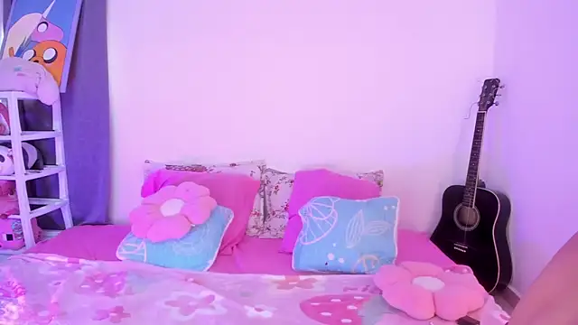 EmyGomezz online show from September 17, 2025, 6:43 pm