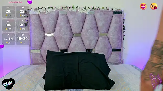 lana and liam  online show from February 11, 2026, 10:15 am