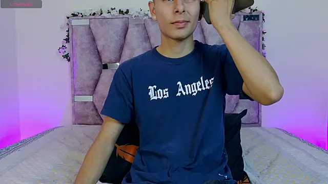 lana and liam  online show from October 27, 2025, 10:38 am