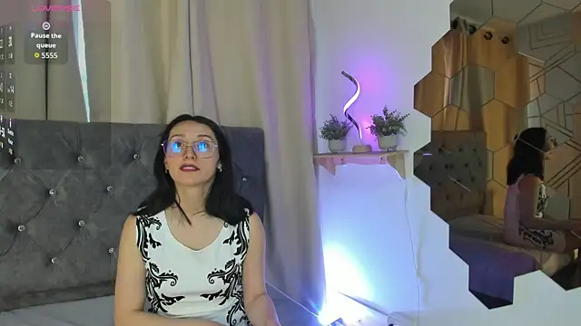 Ginevra esposito online show from July 15, 2026, 12:45 pm