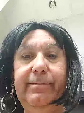 Emily de Carla online show from April 24, 2026, 6:37 am
