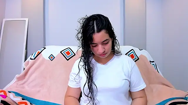 Nicol Chang online show from November 21, 2025, 8:19 pm