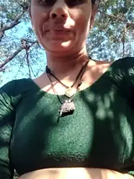 Hot-ilaiy online show from December 17, 2025, 6:40 am