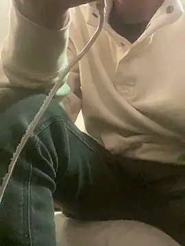 XanderOzzz online show from December 17, 2025, 1:43 am