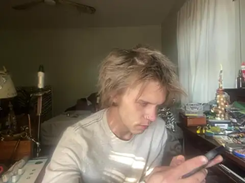 XanderOzzz online show from April 22, 2026, 8:04 pm
