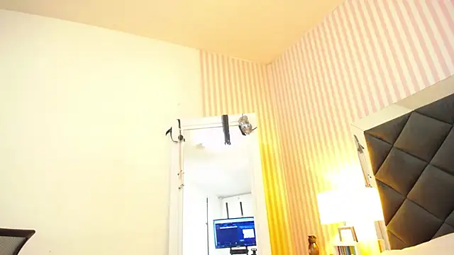 ViictoriaJones  online show from December 1, 2025, 12:17 pm