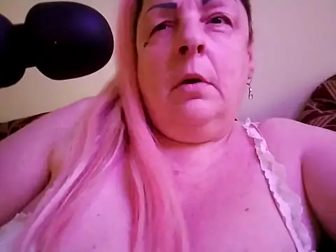 Snapshot of AnnStefani@xh chatting on June 18, 2026, 1:38 pm AnnStefanixh online show from June 18, 2026, 1:38 pm