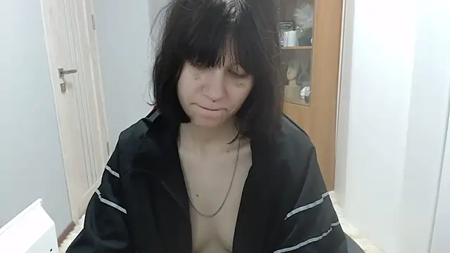 TinaQuiin online show from October 25, 2025, 8:24 am