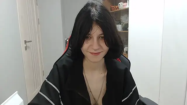 TinaQuiin online show from September 24, 2025, 8:10 am