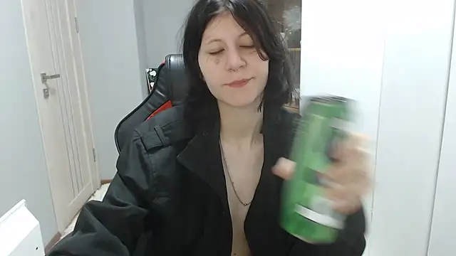 TinaQuiin online show from October 1, 2025, 8:08 am