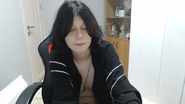 TinaQuiin online show from September 22, 2025, 8:09 am