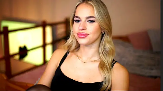 Emilyvanroessel online show from May 2, 2026, 8:08 am