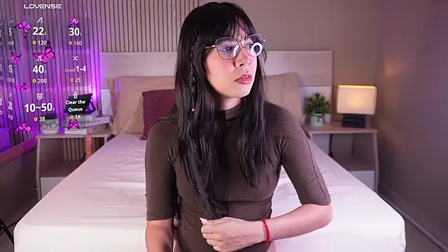 aprilqueenie online show from August 6, 2026, 7:42 pm