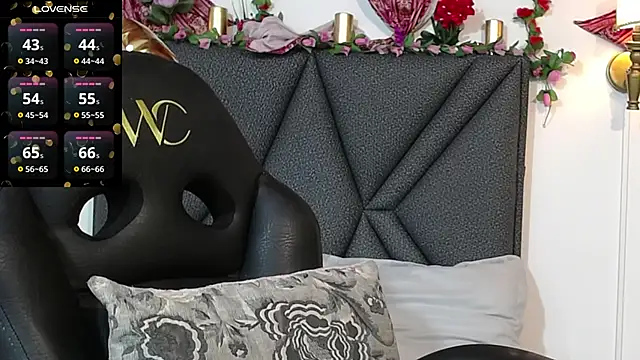 IndraKaur  online show from September 20, 2025, 12:32 pm