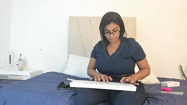  Miaa khalifa  online show from October 1, 2025, 11:36 am