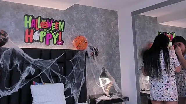 crystaldarliing online show from October 21, 2025, 2:27 pm