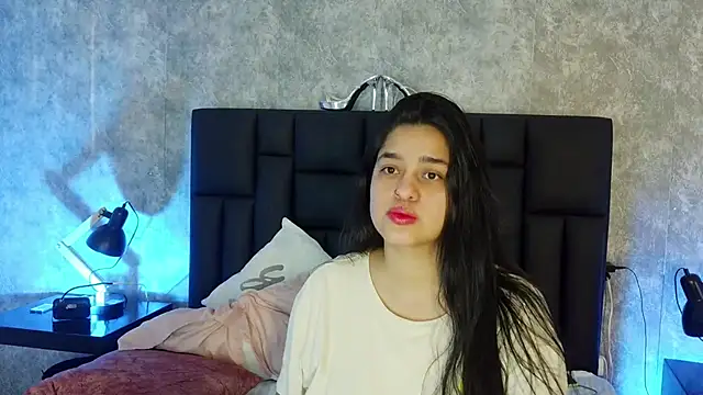 Snapshot of crystaldarliing chatting on May 11, 2026, 7:00 pm crystaldarliing online show from May 11, 2026, 7:00 pm