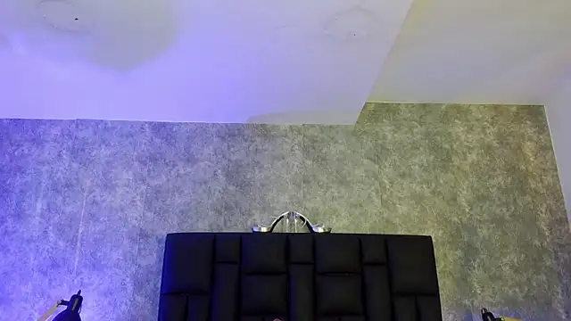 crystaldarliing online show from April 29, 2026, 5:30 pm